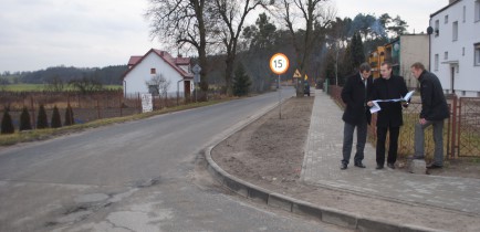 Zakończono budowę chodnika w Gołaszynie