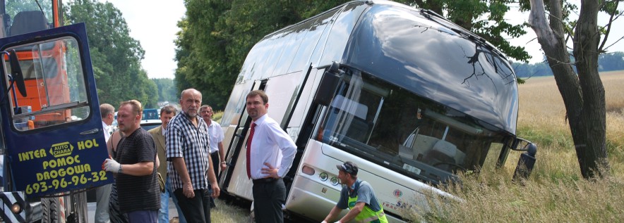 Wypadek autobusu w Bogdanowie