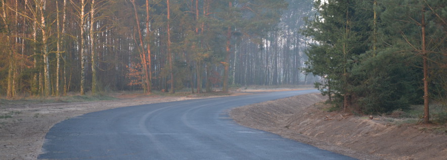 Nowa droga i plac przy szkole – w Kiszewie bezpieczniej