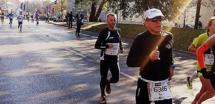 Oborniczanie na mecie 16. Poznań Maratonu