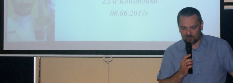 Tomasz Kucharski odwiedził ZS w Kowanówku