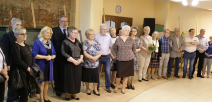 Dżentelmen z piórkiem i węglem od wczoraj gości w bibliotece