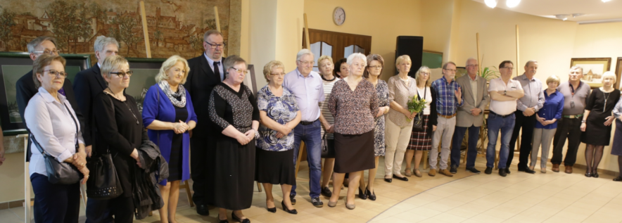 Dżentelmen z piórkiem i węglem od wczoraj gości w bibliotece