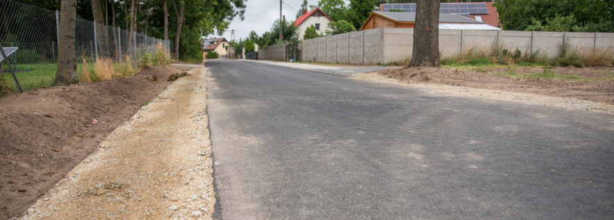 Udana metamorfoza drogi w Maniewie cieszy mieszkańców i radnych